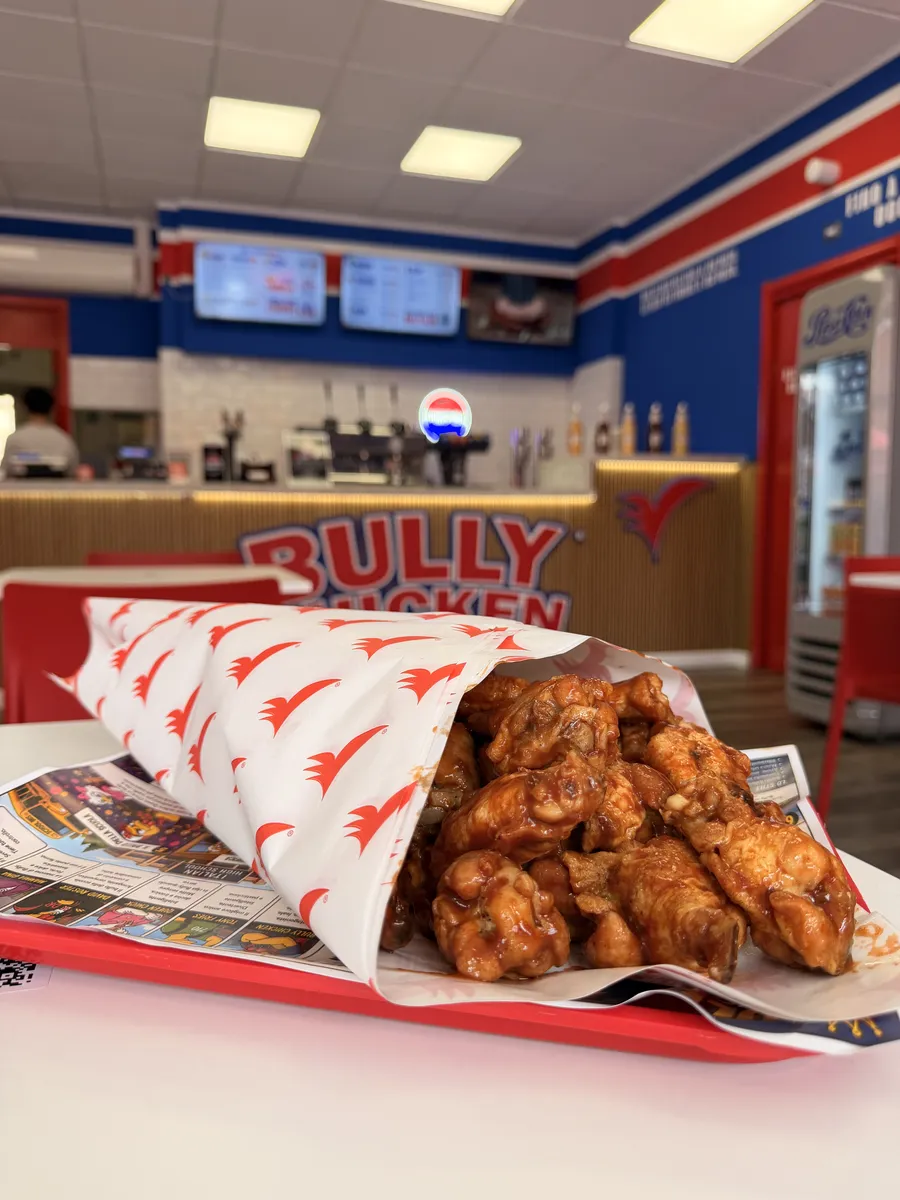 1 kg di alette piccanti Bully Chicken